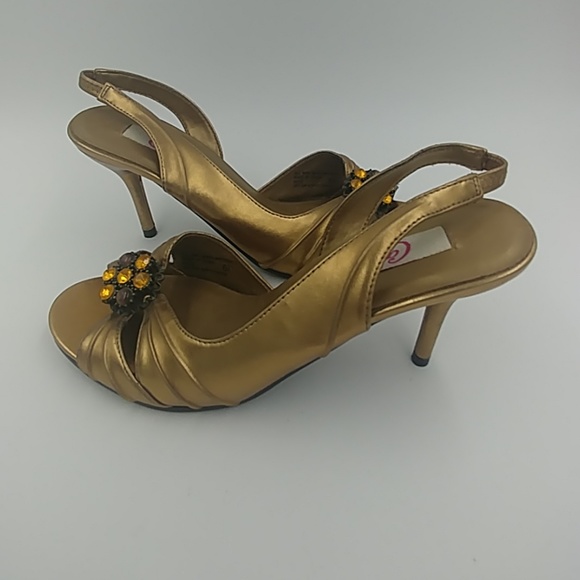 Candie's Gold Heels W/ Accent Stones Size 6 1/2 - Picture 3 of 4